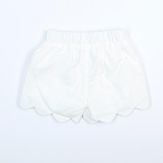 DOE WHITE SCALLOPED EDGE SHORT